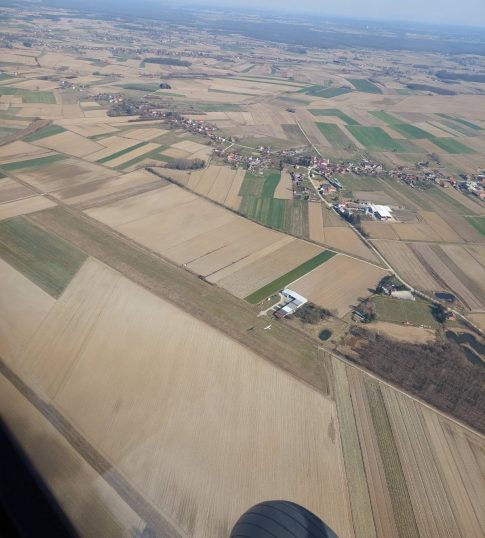 Zračna slika na hangar